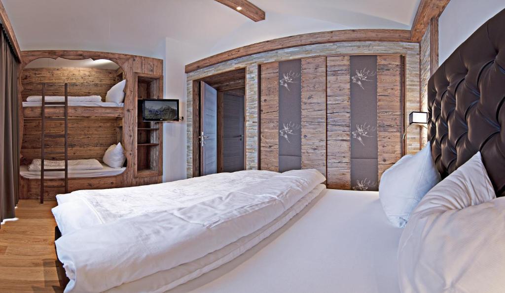 Alpenchalet Bruecke Mayrhofen Rum bild