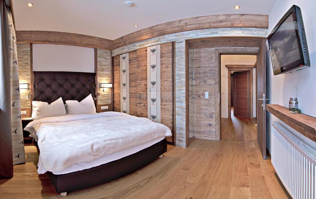 Alpenchalet Bruecke Mayrhofen Rum bild