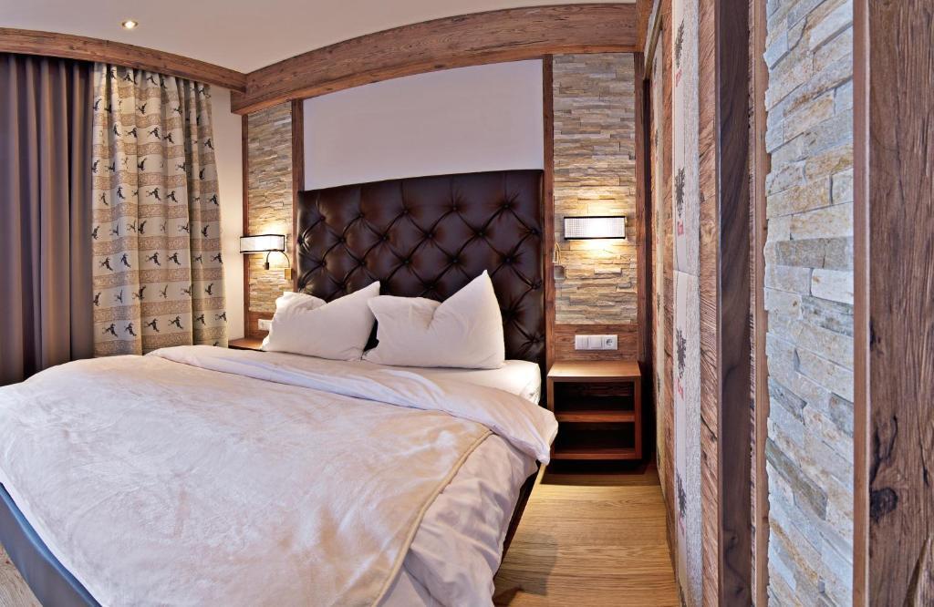 Alpenchalet Bruecke Mayrhofen Rum bild