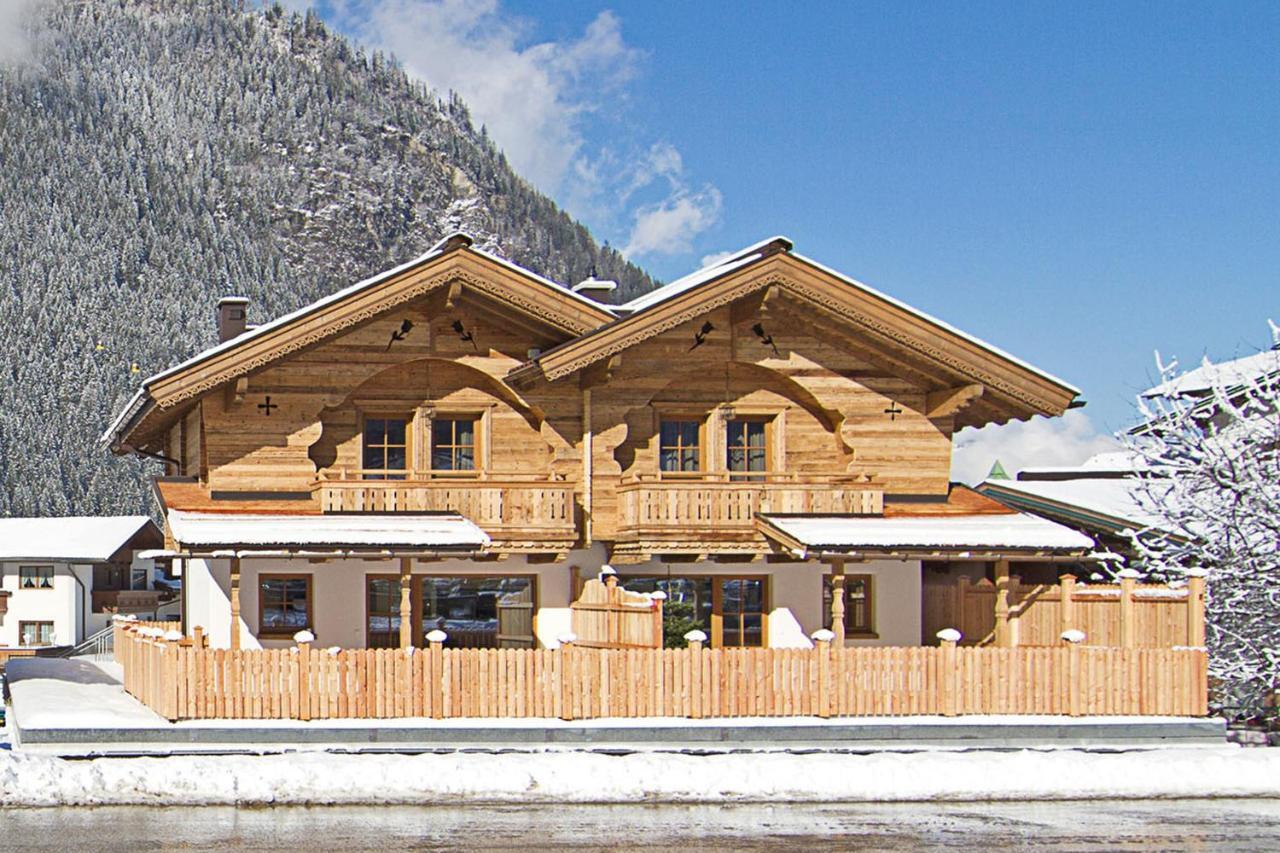 Alpenchalet Bruecke Mayrhofen Rum bild